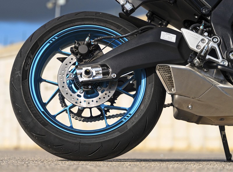 史上一番安い Supersport thrills for just £6699 - 26 Feb 2025 - Motorcycle ジャケット・アウター
