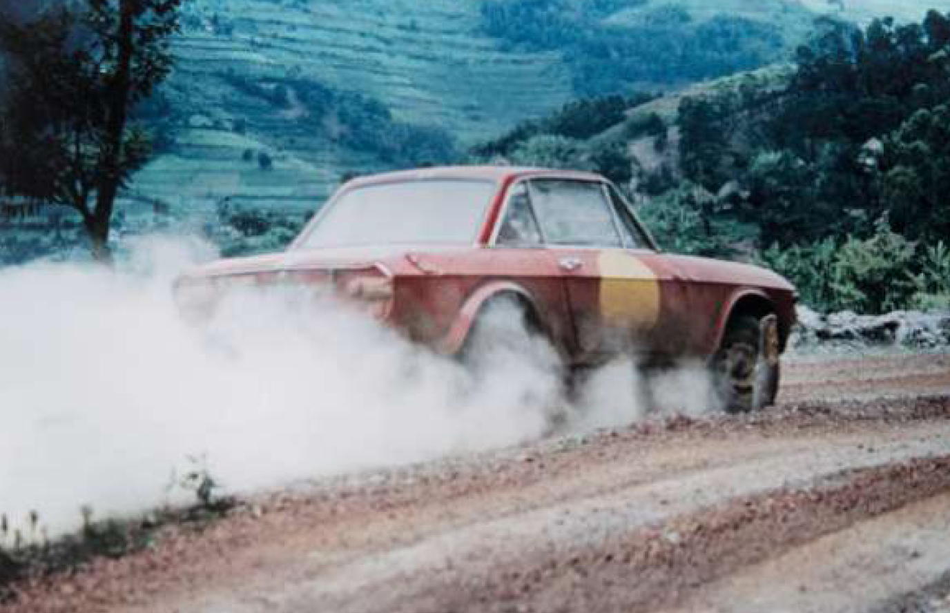 File:1972 Rallye 4 Regions - Barbasio and Sodano's Lancia Fulvia 1.6 Coupé HF.jpg - Wikimedia