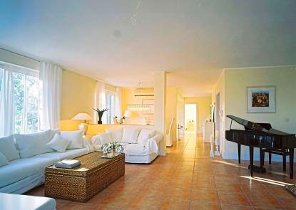 Ich brauch kein Lifting, ich brauch Ibiza“ - 22 May 2024 - DAS NEUE BLATT -  Readly