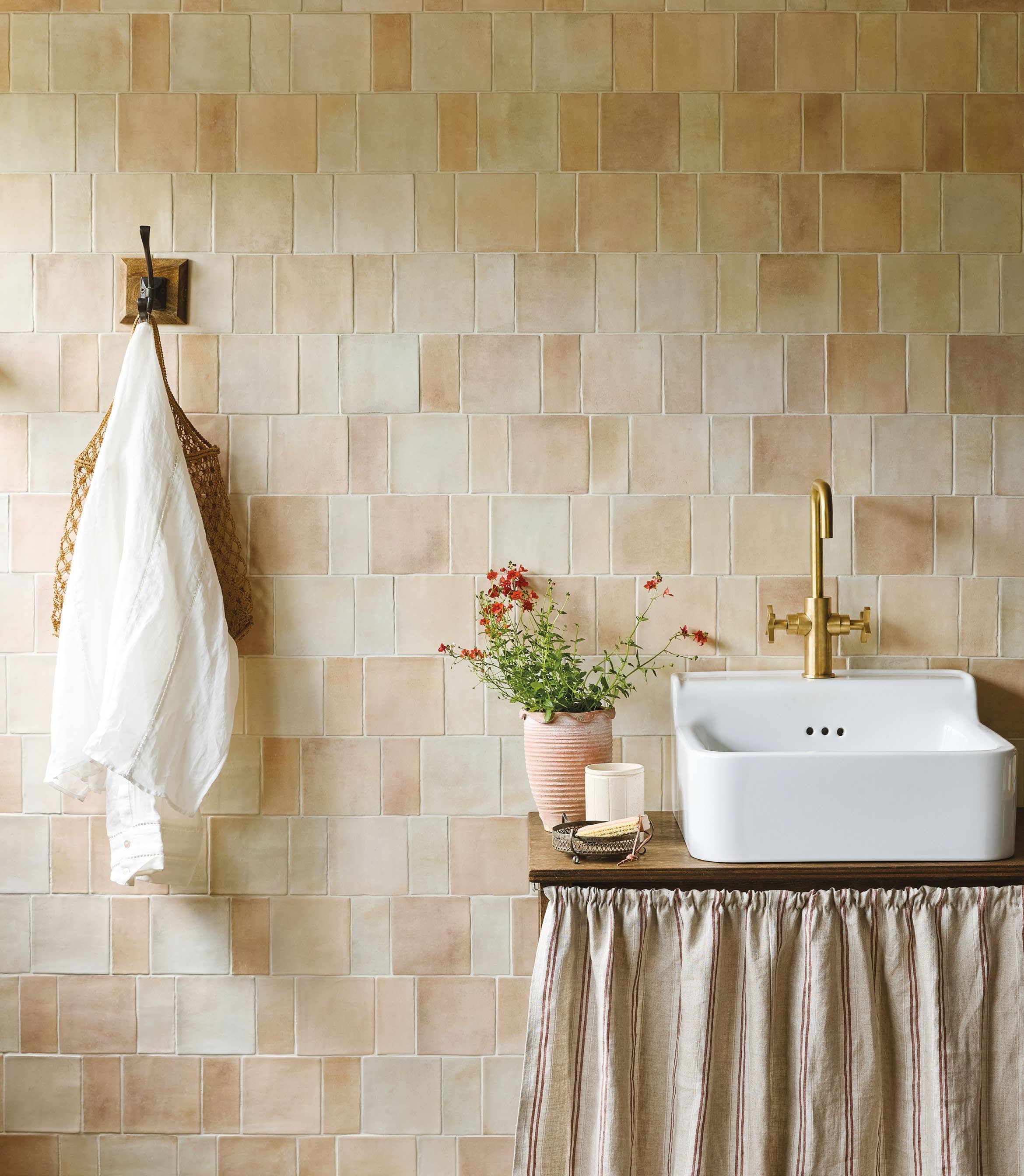 The art of tiling - 3 Jan 2025 - Country Homes & Interiors Magazine - Readly