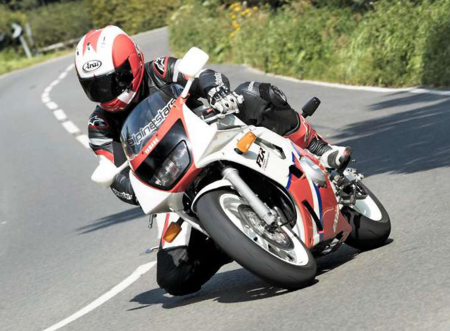 style Yamaha fzr400rr - 13 Sep 2017 - Practical Sportsbikes