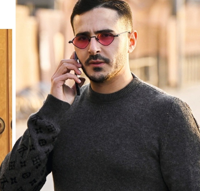 Chiroyli kiyimda pronushka jinsiy aloqa