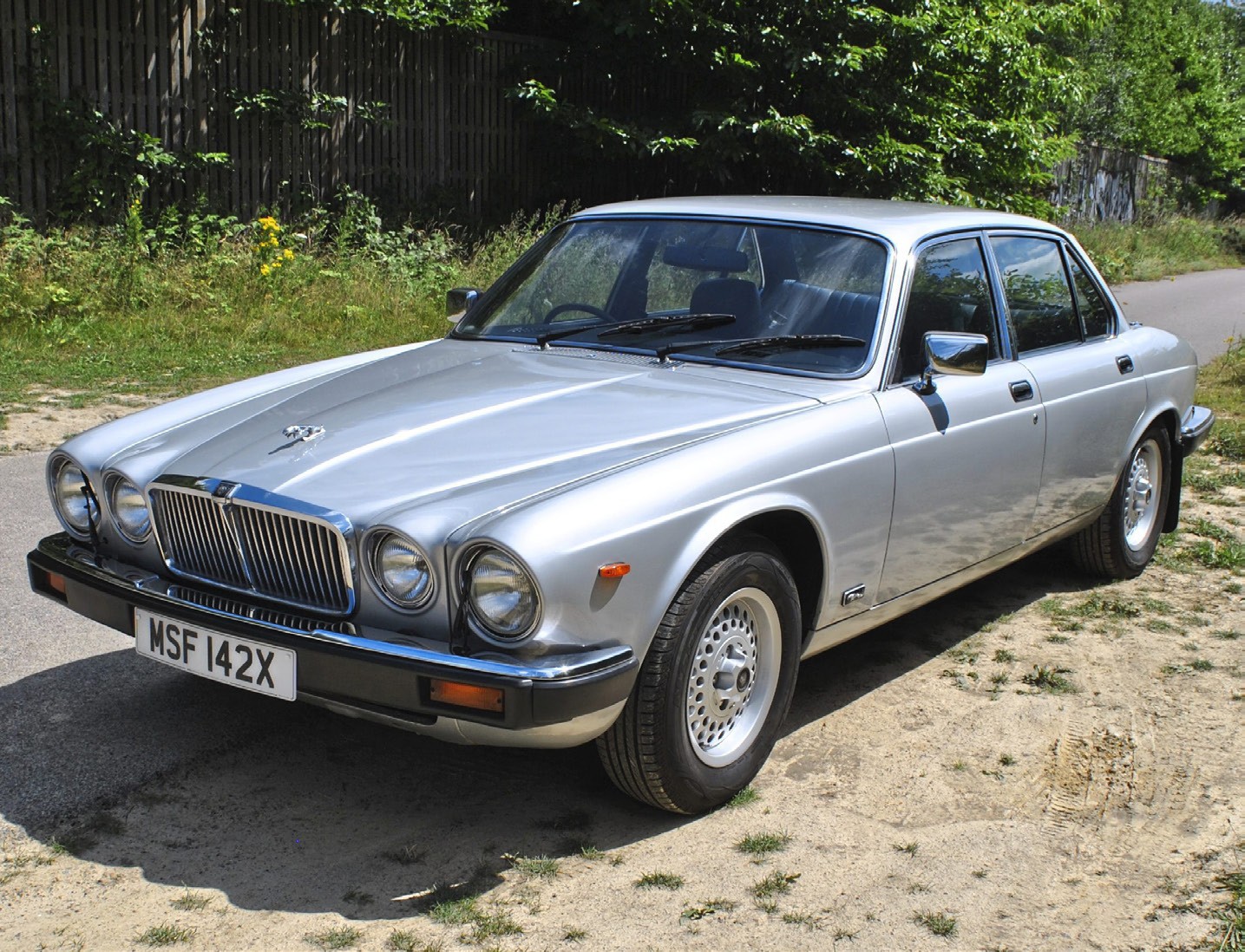ジェー1976 1976 jaguar xj6 4.2 s2 - 13 Sep 2023 - Classic Car Weekly