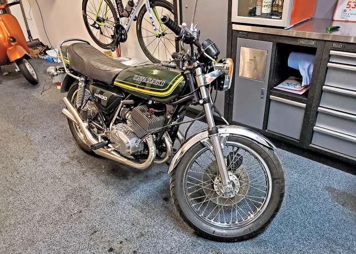 旧車‼️カワサキ　KH250/400 250SS/350SS マッハ‼️シート‼️白 KH 250 400 350SS 250SS 400SS マッハ S1 S2 S3 フューエル コック ON
