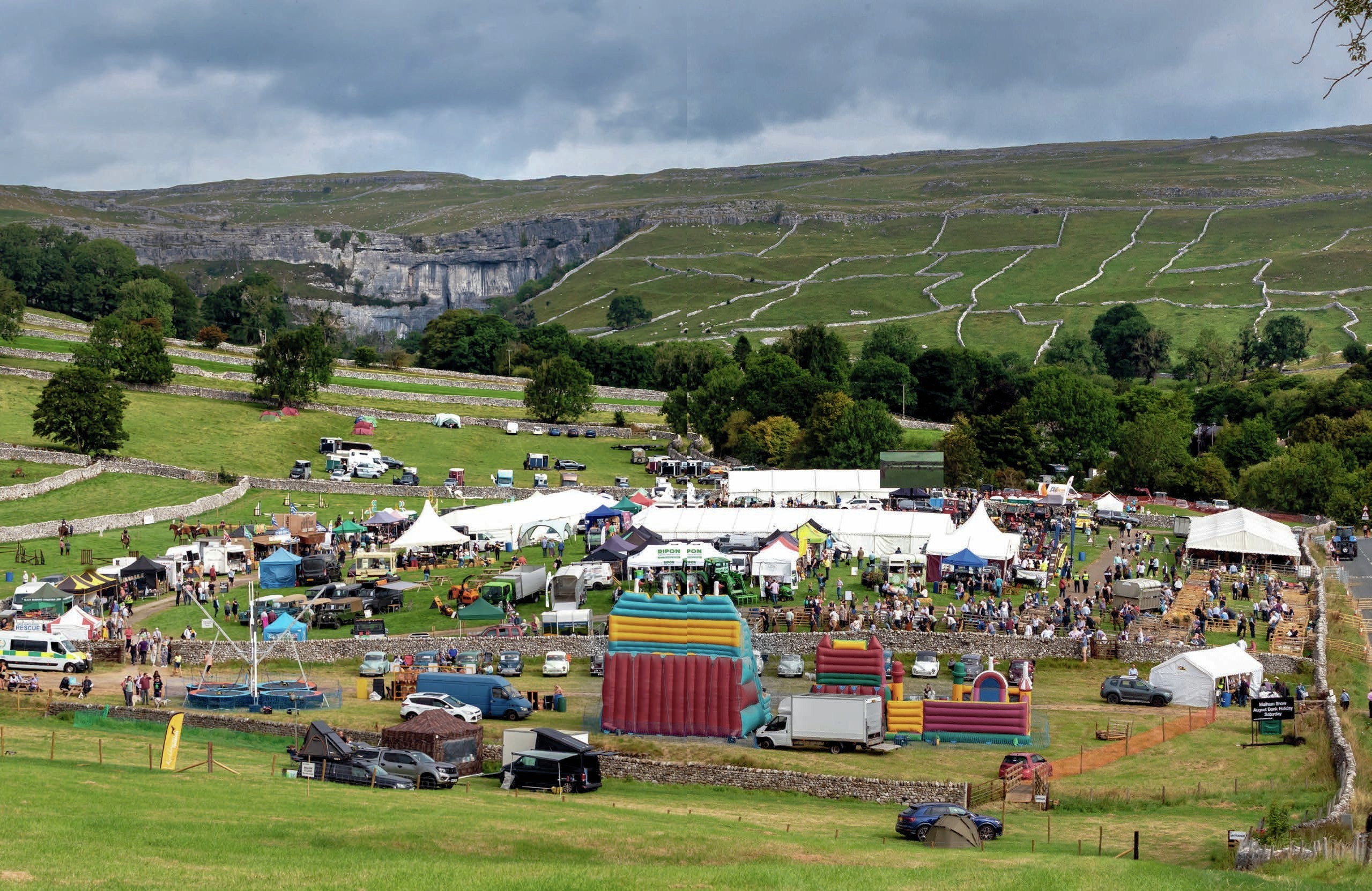 Castleton. Show That’s show business - 9 Oct 2025 - Countryside Magazine - Readly